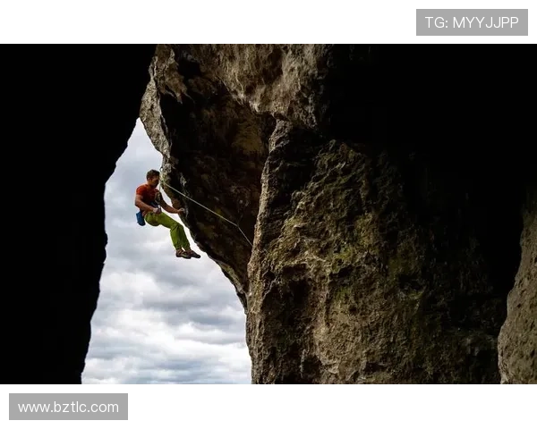 成都攀岩队的整体压制揭秘与攀岩深度的完美结合探讨