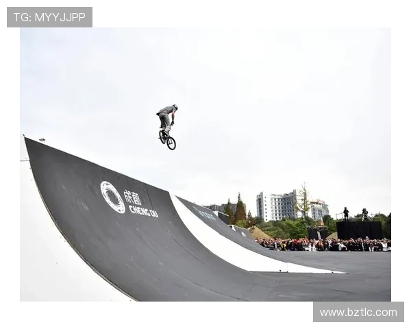 成都滑板队的转型之路与马拉松大满贯的精彩交汇